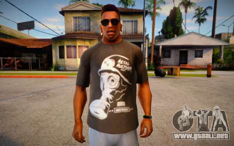 T-shirt with gas mask para GTA San Andreas